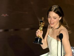 Seputar Oscar 2024: John Cena Bugil-Gaun Emma Stone Robek