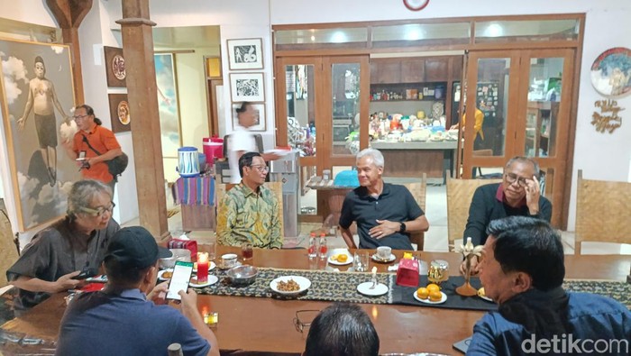 Ganjar Pranowo saat ditemui di kediaman Butet Kartaredjasa, Kasihan, Bantul, Senin (11/3/2024).