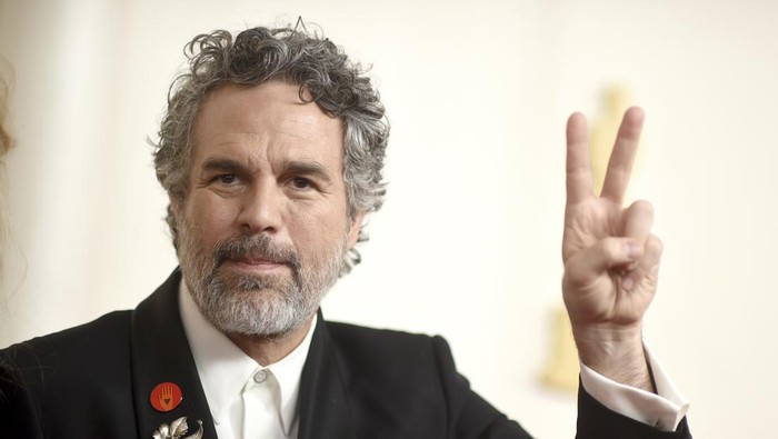 Mark Ruffalo arrives at the Oscars on Sunday, March 10, 2024, at the Dolby Theatre in Los Angeles. (Photo by Richard Shotwell/Invision/AP)