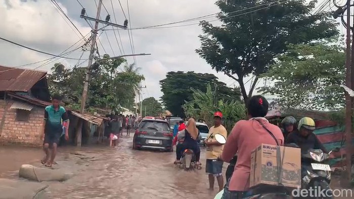 Jalan Gandus di Palembang ambles lagi.