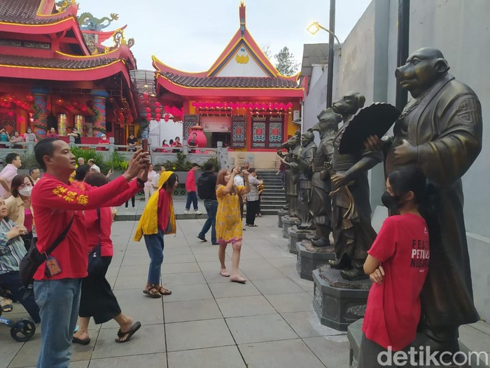 Kelenteng Liong Hok Bio Magelang dilengkapi dengan 12 patung shio Senin (11/3/2024).
