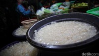 Kolang-kaling menjadi makanan primadona saat bulan puasa karena rasanya yang menyegarkan. 