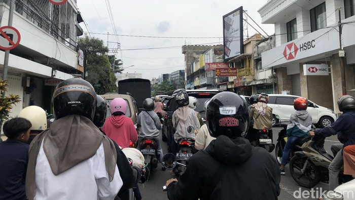 lalin di pasar besar kota malang macet