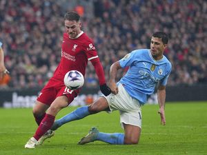 Guardiola: Man City Lolos dari Tsunami di Anfield