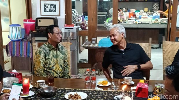 Ganjar Pranowo dan Mahfud MD ditemui di kediaman Butet Kartaredjasa, Kasihan Bantul, Senin (11/3/2024).