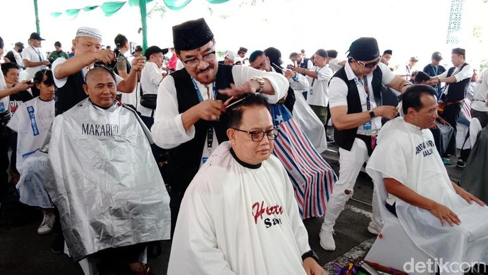 Momen Pj Gubernur Jatim Adhy Karyono potong rambut gratis di MAS