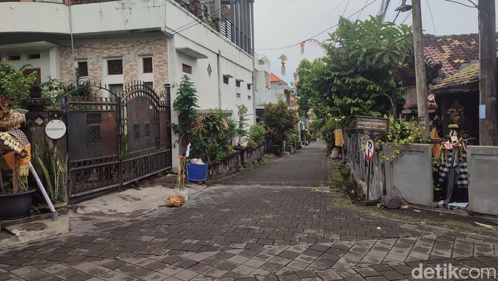 Suasana di salah satu perumahan Lingkungan/ Banjar Uma Buluh, Desa Canggu, Kecamatan Kuta Utara, Senin (11/3/2024).