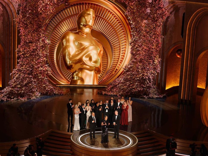 Oppenheimer Film Terbaik Oscar 2024 Film Oppenheimer meraih Best Picture di Oscar 2024.