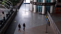 Pengamanan ini dilakukan oleh Pecalang di seluruh desa adat Bali.