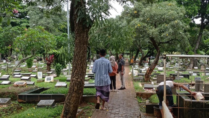 Layanan Doa Khusus dari Sang Peziarah Bijaksana di TPU Karet Bivak, Tersedia Pesanan Daring