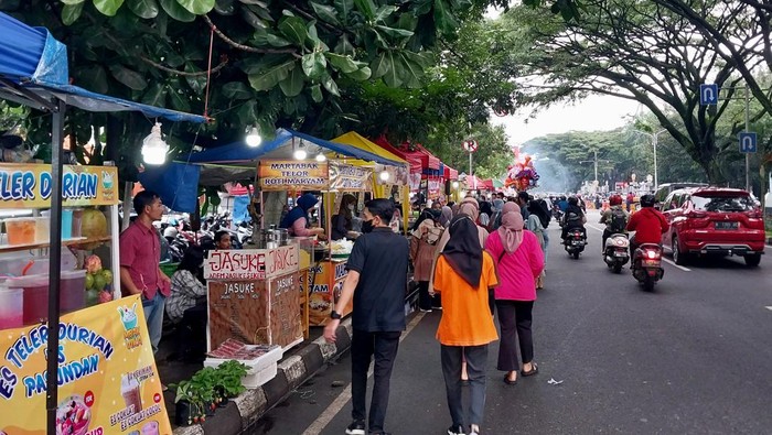 Penjualan takjil di Kota Malang