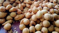 Di Jalan Gandasari, Bandung, kamu juga bisa menemukan penjual pisang molen yang enak. Namanya Pisang Molen Ateu atau Pisang Molen Aneka Rasa. Sajian pisang molen di sini menggugah selera, bentuknya bulat dengan isian padat. Foto: Google Review