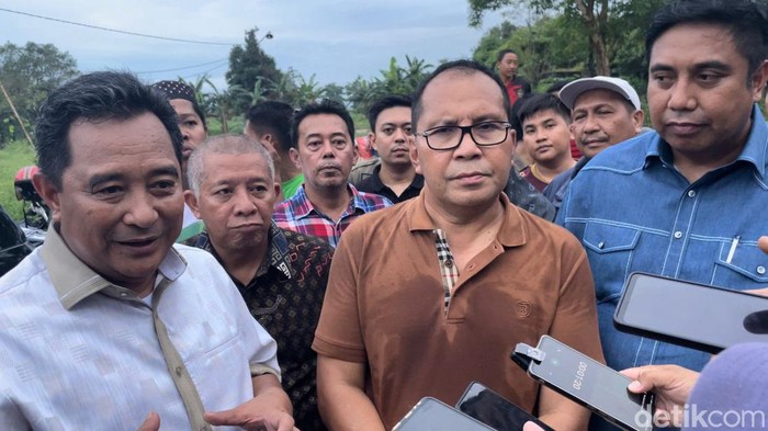 Pj Gubernur Sulsel Bahtiar Baharuddin (kiri) didampingi Wali Kota Makassar Danny Pomanto dan Bupati Maros Chaidir Syam.