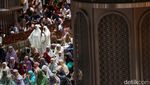 Potret Khusyuknya Salat Tarawih Perdana di Masjid Istiqlal