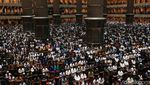 Potret Khusyuknya Salat Tarawih Perdana di Masjid Istiqlal