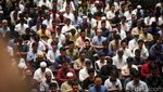 Potret Khusyuknya Salat Tarawih Perdana di Masjid Istiqlal