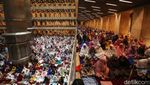 Potret Khusyuknya Salat Tarawih Perdana di Masjid Istiqlal