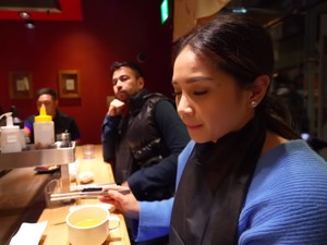 Liburan di Jepang, Raffi Nagita Cicip Steak hingga Burger Raksasa