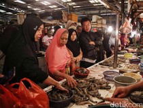 Ramainya Pasar Koja Baru Sehari Jelang Ramadan