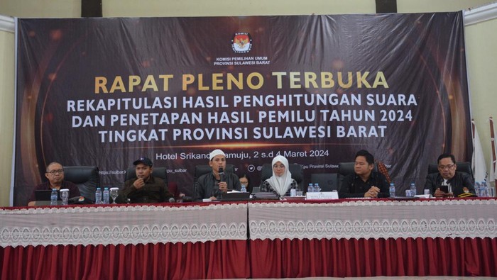 Rapat pleno terbuka KPU Sulbar.