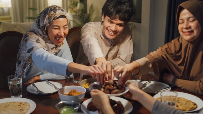 Sahur Makin Lahap dengan Menu Rumahan Praktis hingga Jajan di Resto 24 Jam
