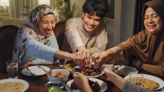 Sahur Makin Lahap dengan Menu Rumahan Praktis hingga Jajan di Resto 24 Jam