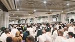 Potret Kepadatan Jemaah saat Salat Tarawih Perdana di Masjidil Haram