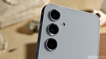 Komposisi kamera belakang 50 MP, 12 MP (ultra-wide) dan makro 5 MP. Sementara di bagian depan terdapat kamera 32 MP.  Foto: Adi Fida Rahman/detikINET