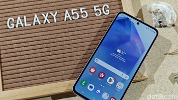 Galaxy A55 kini mengusung layar 6,6 inch, Super AMOLED, Full HD+ dan refresh rate 120Hz. Foto: Adi Fida Rahman/detikINET