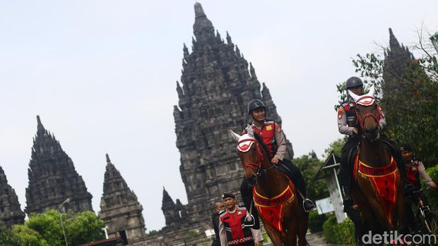 Suasana Candi Prambanan sunyi di saat perayaan Hari Raya Nyepi, Senin (11/3/2024).