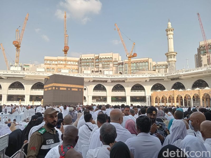 Suasana Ngabuburit Puasa Pertama di Masjidil Haram Suasana Ngabuburit Puasa Pertama di Masjidil Haram
