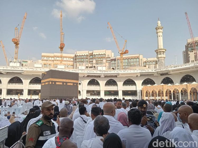 Momen Ngabuburit Puasa Ramadan Pertama di Tanah Suci
