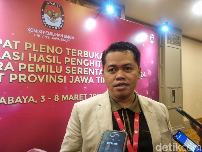 Suasana rapat pleno terbuka rekapitulasi hasil perhitungan tingkat provinsi di Hotel Shangri-La Surabaya, Senin (11/3/2024).