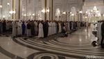 Potret Kepadatan Jemaah saat Salat Tarawih Perdana di Masjidil Haram