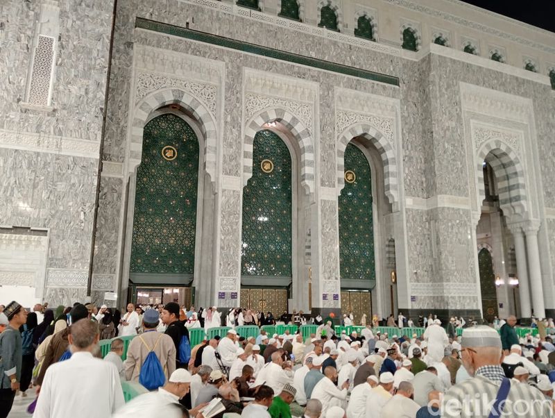 Suasana salat Tarawih di Masjidil Haram