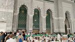 Potret Kepadatan Jemaah saat Salat Tarawih Perdana di Masjidil Haram