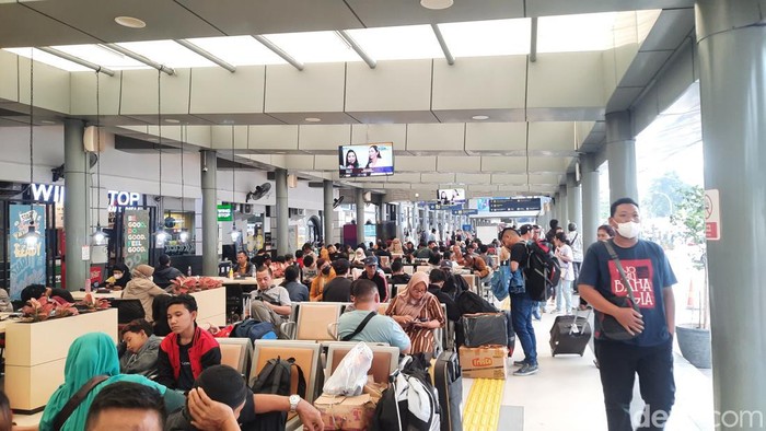 Suasana Stasiun Pasar Senen menjelang Ramadan 1444 H (Annisa Aulia/detikcom)
