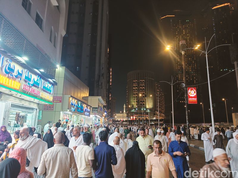 Suasana Tarawih Pertama di Masjidil Haram