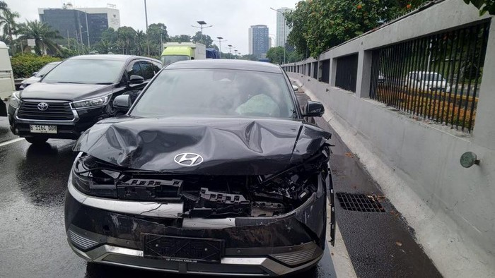 Tabrakan beruntun di Tol Dalam Kota