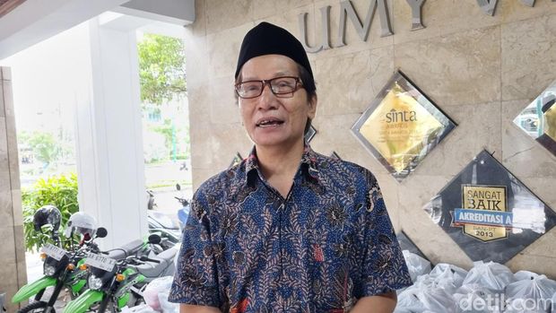 Rektor UMY, Prof. Gunawan Budiyanto saat memberikan keterangan Senin (11/3/2024).