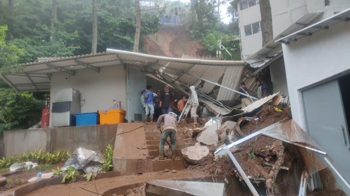 Tanah longsor terjadi di Puncak Bogor
