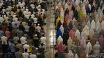 6 Potret Tarawih Pertama di Masjid Al Akbar Surabaya