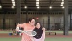 Tengku Firmansyah dan Cindy Fatikasari Kompak Makan Kue hingga Durian