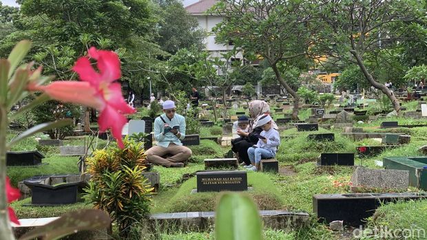 TPU Karet Bivak, Tanah Abang, Jakarta Pusat (Jakpus), hari ini ramai dipadati warga menjelang Ramadan 1444 H (Taufiq S/detikcom)