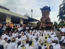 Meriahnya Tradisi Dandangan di Menara Kudus, Pj Bupati Ikut Tabuh Beduk