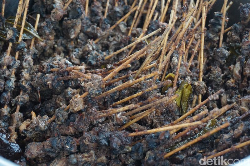 Sate keong khas kuliner Megengan di Demak, Senin (11/3/2024).