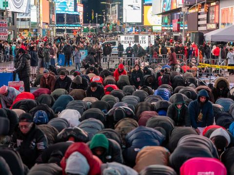NEW YORK, NEW YORK - MARCH 10: Members of the Muslim community gather at Times Square for the first Tarawih prayer of Ramadan on March 10, 2024 in New York City. Ramadan is observed by Muslims worldwide and is regarded as a commemoration of Muhammad's first revelation. The annual observance of Ramadan is celebrated by fasting until sunset each day (sawm), and prayer (salah).   David Dee Delgado/Getty Images/AFP (Photo by David Dee Delgado / GETTY IMAGES NORTH AMERICA / Getty Images via AFP)