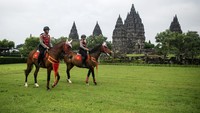 Penutupan selama 24 jam ini dilakukan sebagai penghormatan kepada umat Hindu yang merayakan Hari Raya Nyepi tahun Saka 1946.