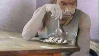 Pura-pura sahur padahal sedih tak teratur, jadi salah satu kata-kata kocak yang ada di meme untuk ramadan kali ini. Foto: Pool/Site