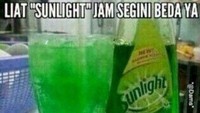 Lihat sabun cuci piring yang berwarna hijau cerah saat puasa memang berbeda. Karena menurut sebagian orang, sabun ini mirip seperti warna es buah. Foto: Pool/Site